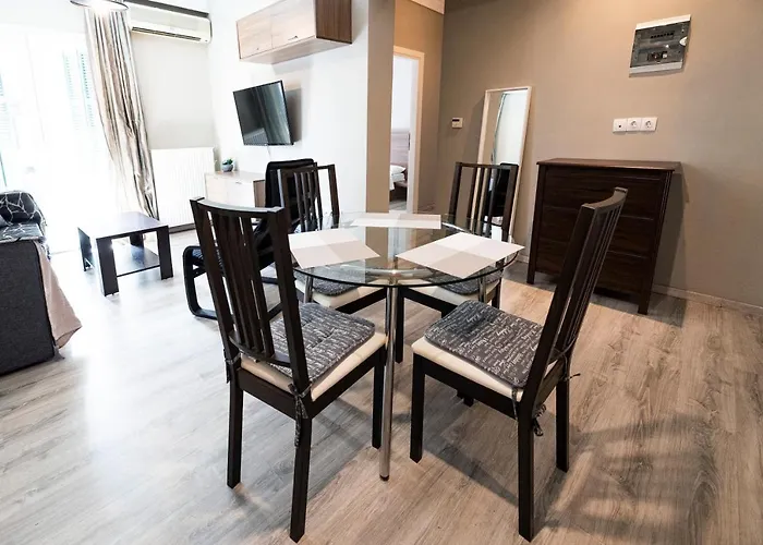 Apartament Delmare Mqueen *