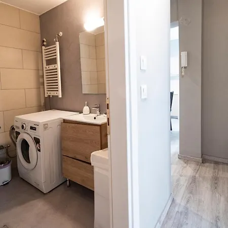 Delmare Mqueen * Θεσσαλονίκη